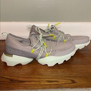 Sorel Women's kinetic sneakers gray and green 7.5